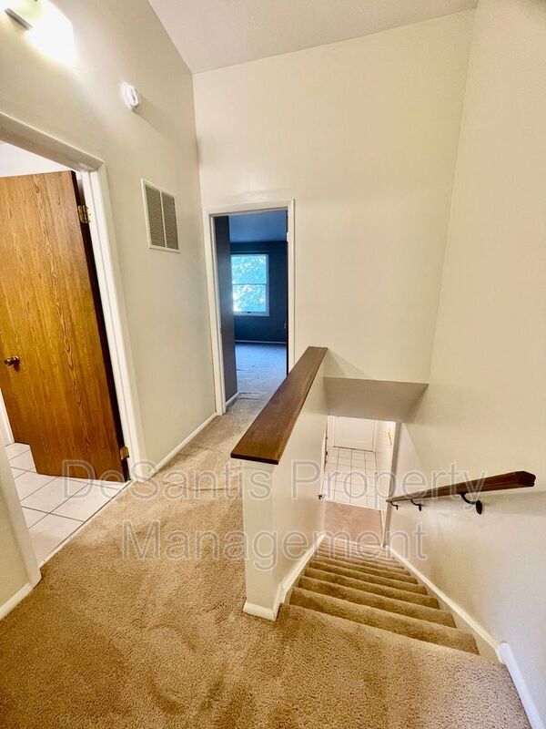 Building Photo - 925 Elm Ct