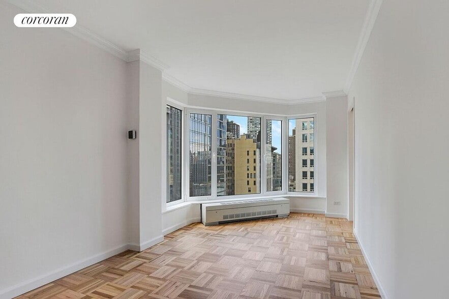 Building Photo - 200 Central Park S