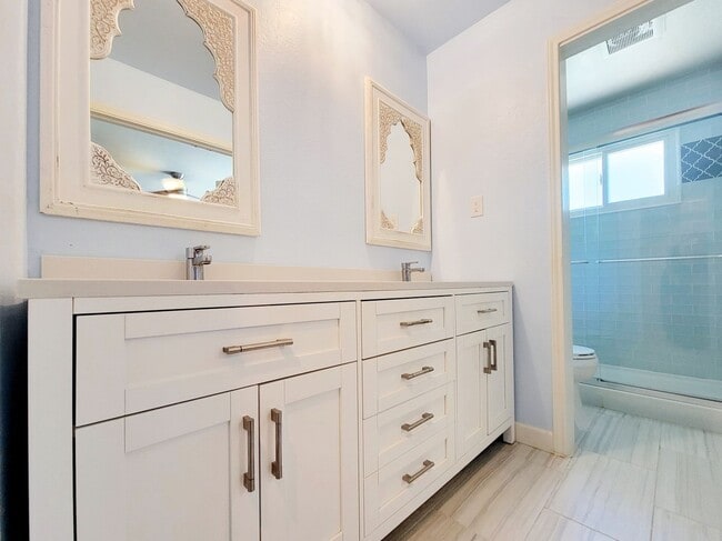 Building Photo - 3 Bed, 2 Bath Single-Level Gem with Firepl...