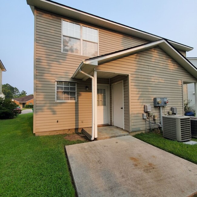 Building Photo - Modern Duplex Living in Georgia - 2Bed/2.5Bath with Convenient Amenities