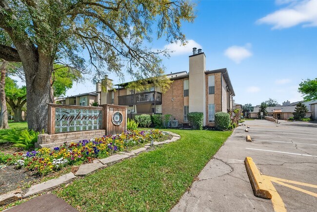 Building Photo - 1500 Bay Area Blvd
