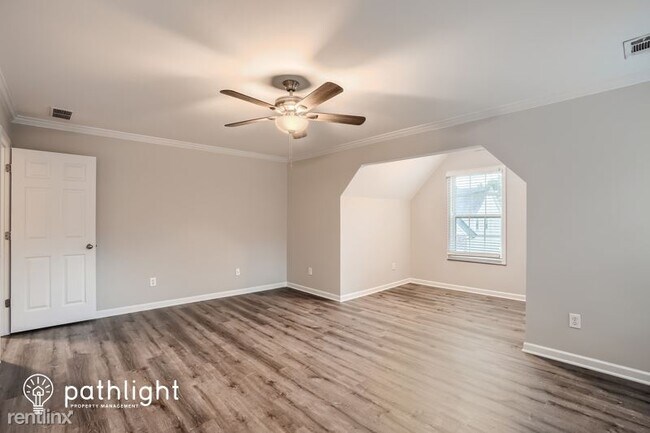 Building Photo - 4 br, 2.5 bath House - 912 Lakeside Ct UNIT