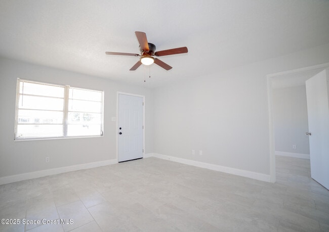 Building Photo - 230 W Towne Pl