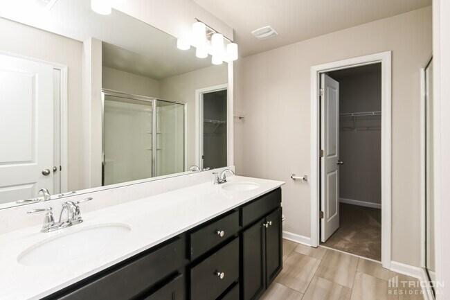 Building Photo - 139 Spring Knoll Dr