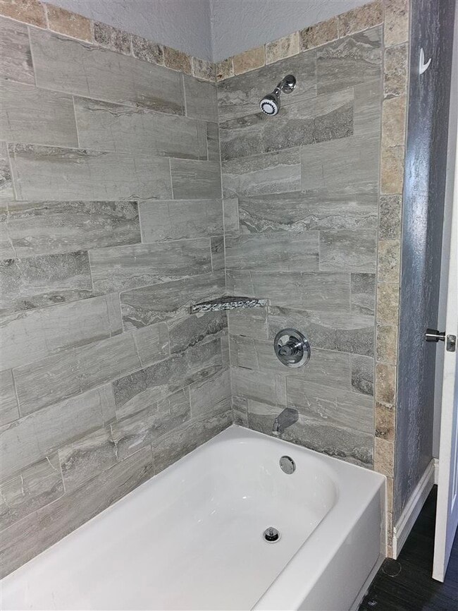 Building Photo - 4621 SE Mieling Dr