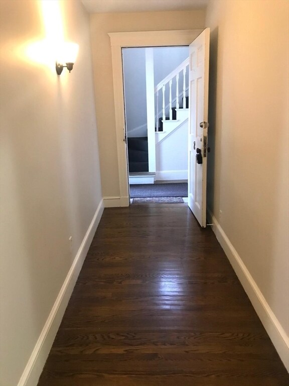 Building Photo - 11 W Elm Ave