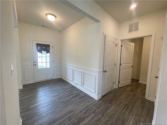 Building Photo - 453 Troy Dr