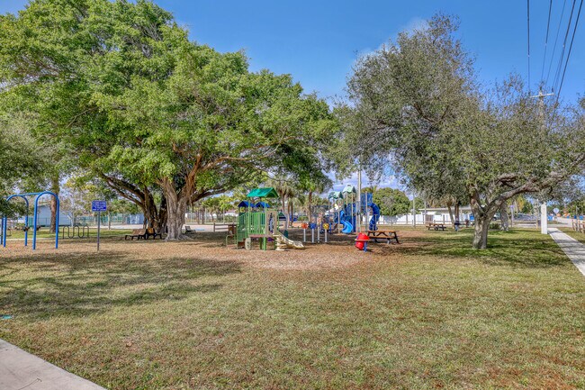 Building Photo - 1210 Skylark Ln