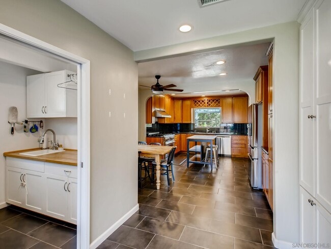 Building Photo - 4655 Castelar St