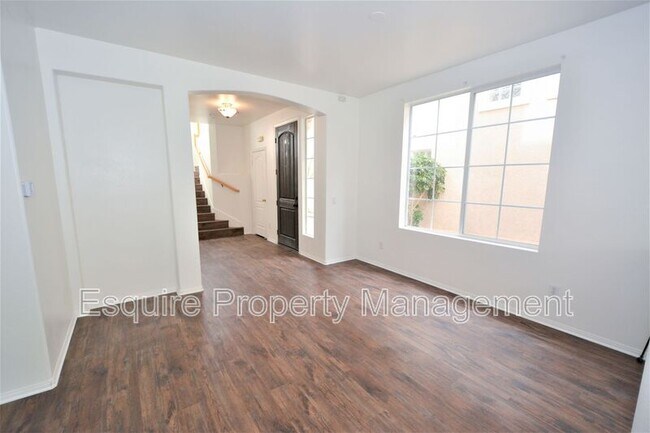 Building Photo - 2861 Golf Villa Way