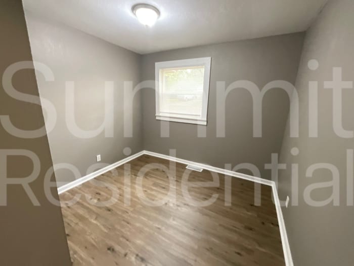 Building Photo - 8608 Crystal Ave