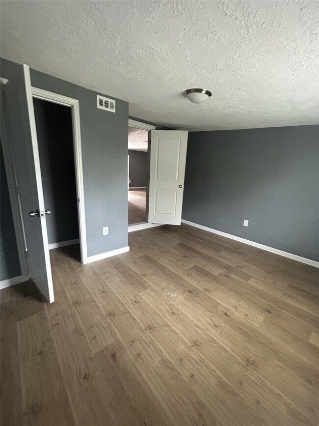 Building Photo - 723 Doverside St