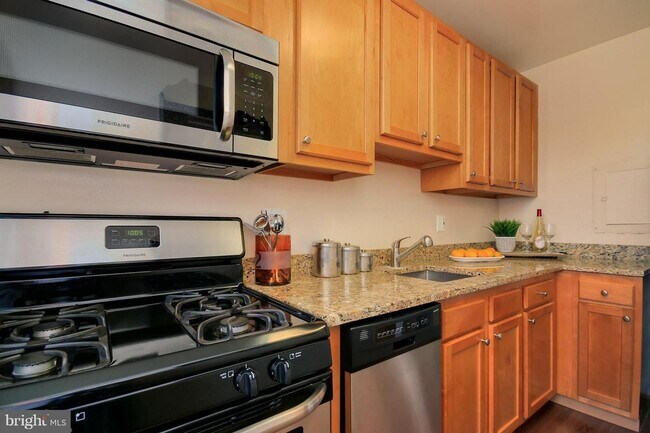 Building Photo - Cleveland Park ** One Bedroom, One Bath