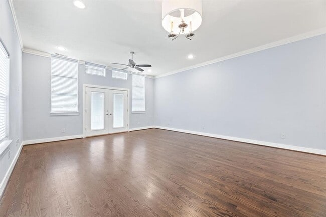 Building Photo - 4711 San Jacinto St