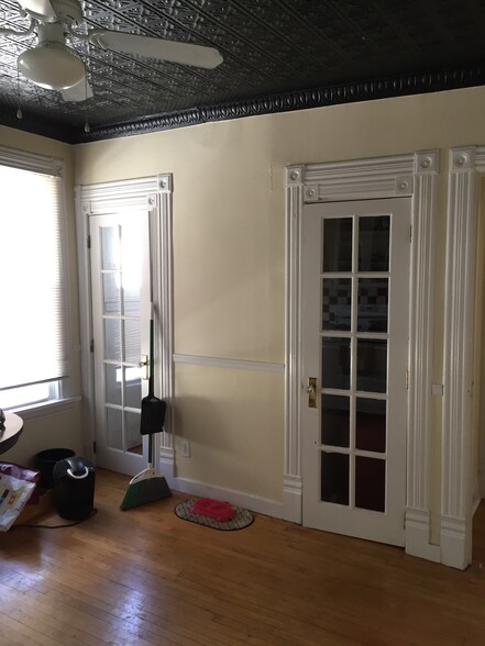 Building Photo - 624 Park Ave