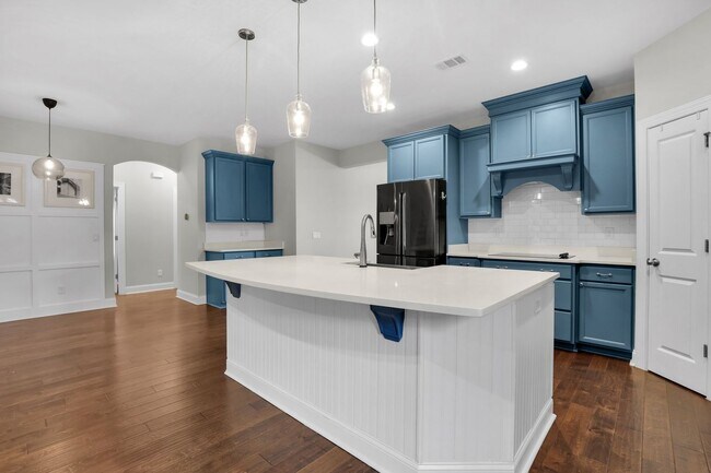 Building Photo - Spacious 4BR/3BA Pooler Home – Lagoon Views, Prime Location