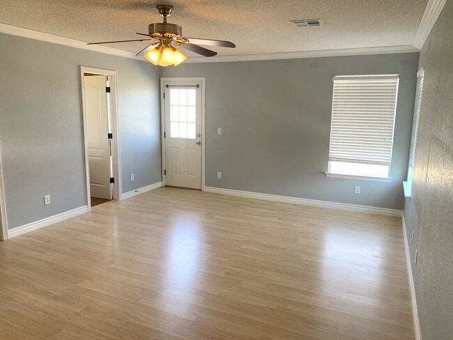 Building Photo - 14251 Desert Bush Dr