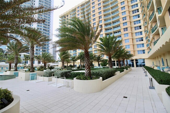 Building Photo - 2501 S Ocean Dr