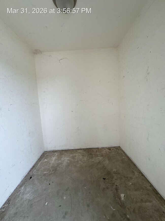 Building Photo - 4048