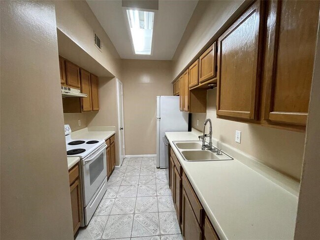 Building Photo - 7329 Regency Square Ct