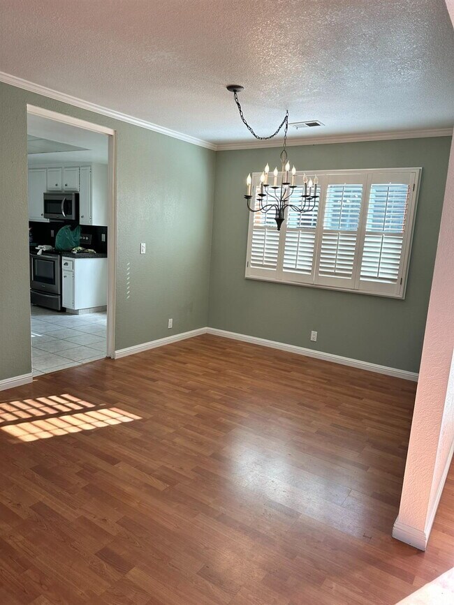 Building Photo - Fabulous condominium home on 6th Fairway of El Macero Country Club.