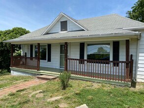 Building Photo - Woodfin - 1920's Cottage