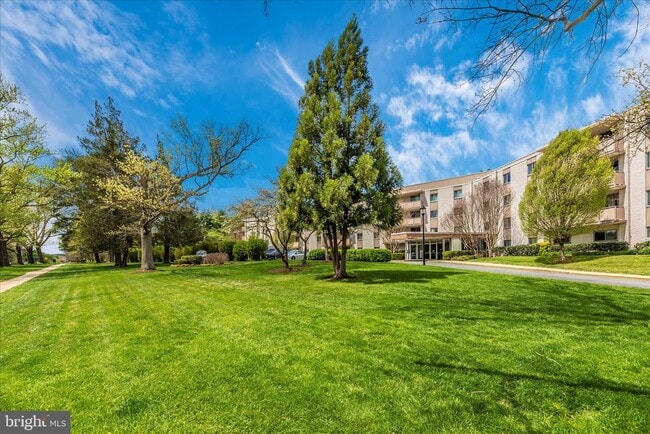 Building Photo - 7505 Democracy Blvd