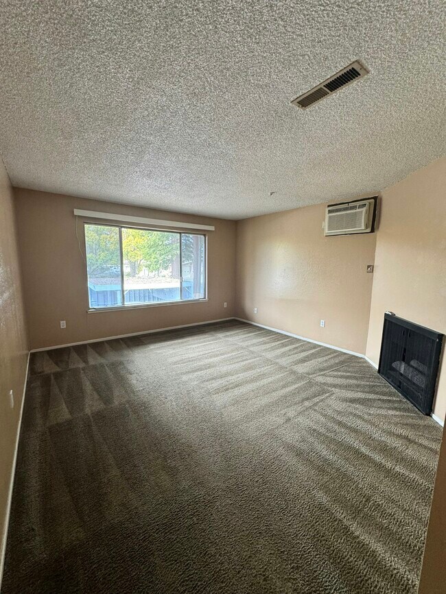 Building Photo - 56 Lark Center Dr