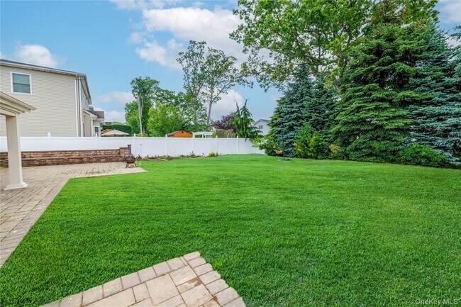 Building Photo - 3883 Franklin Ave