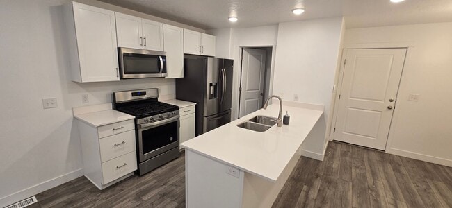 Building Photo - 3 Bed 2 Bath Townhouse in Lehi!!