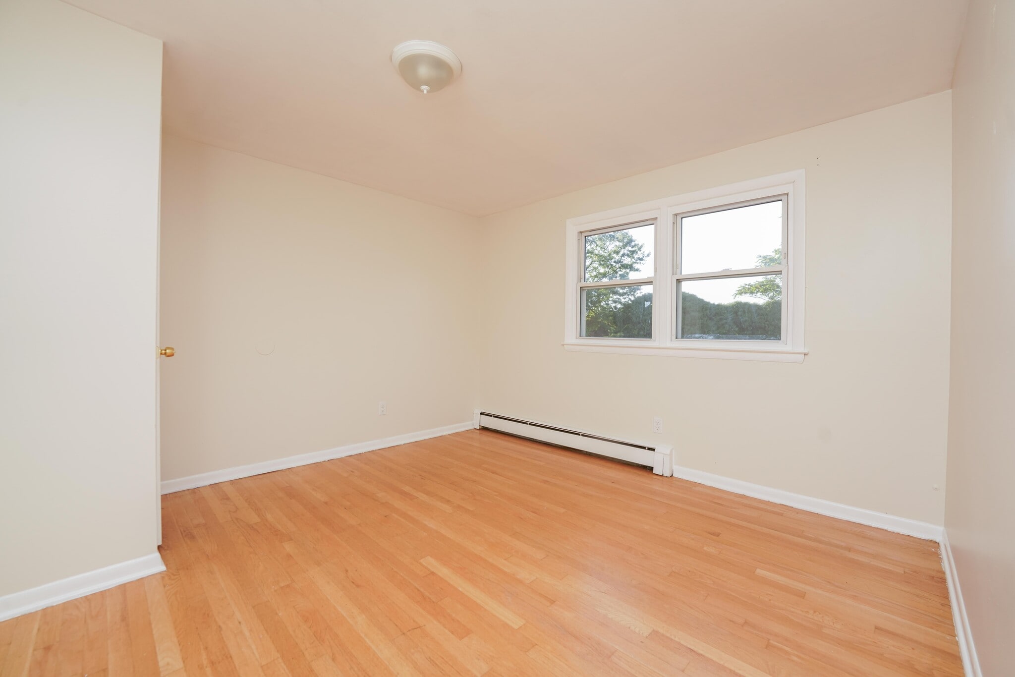 Building Photo - 142 Maple Ave