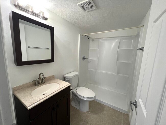 Building Photo - 1115 Green Pine Blvd