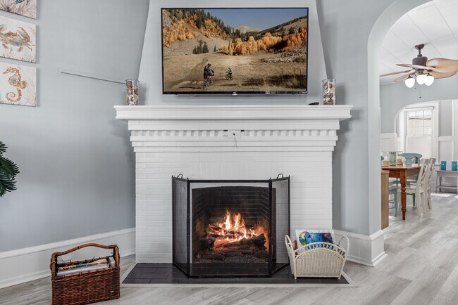 Building Photo - 100 S Amherst Ave