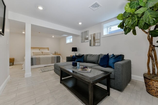 Building Photo - 224 Newbury Ave