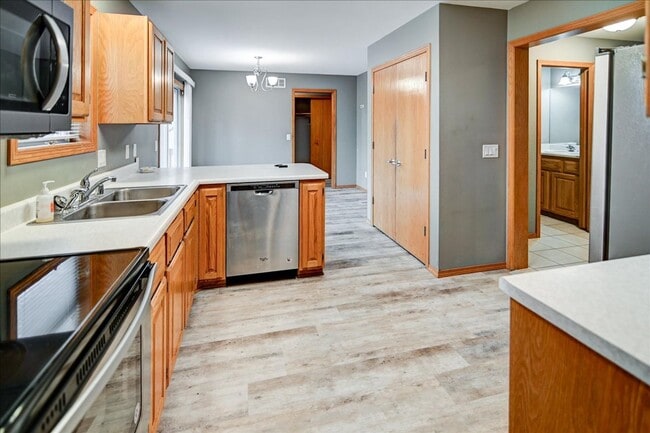 Building Photo - 400 Muirfield Ct