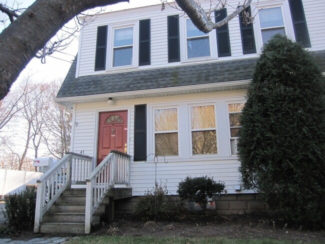 Building Photo - 41 Richwood St