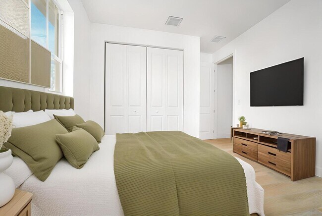 Building Photo - 15245 Brainbridge Cir
