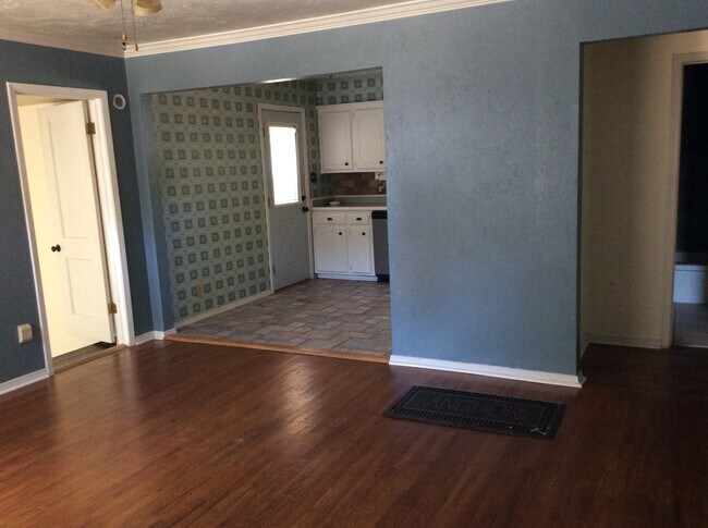 Building Photo - 111 E 12th St