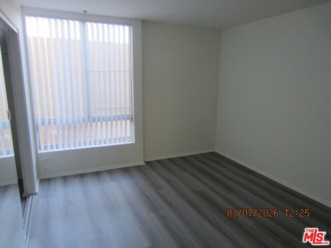 Building Photo - 1212 Beachwood Dr