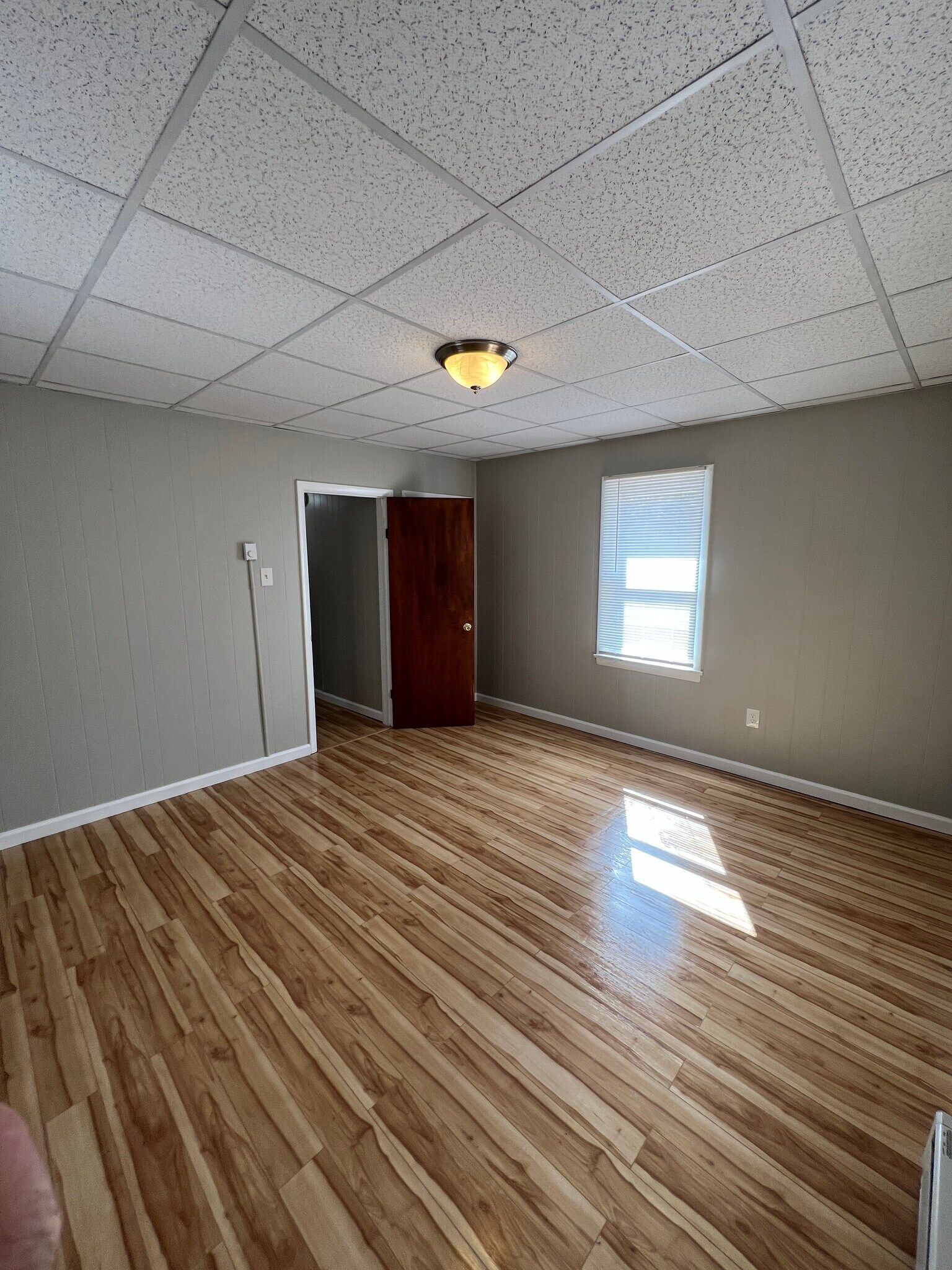 Bed 1 - 607 Spring St