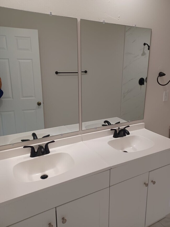 Building Photo - BREAND NEW CONSTRUCTION 3 BR / 2 BA WITH S...