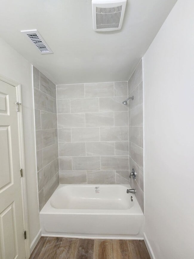 Building Photo - Charming 3 bedroom home in the Hubert area