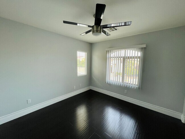 Building Photo - BEAUTIFUL HOME IN RHODES RANCH GUARD GATED COMMUNITY! AMMENITIES INCLUDE COMMUNITY BASKETBALL COU...