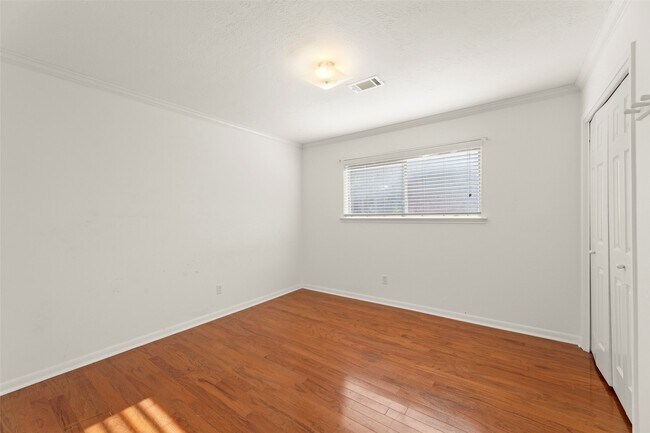 Building Photo - 15751 Fern Basin Dr