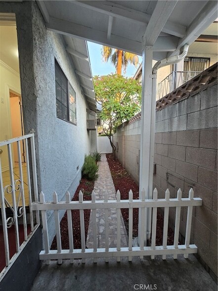 Building Photo - 1405 Simmons Ave