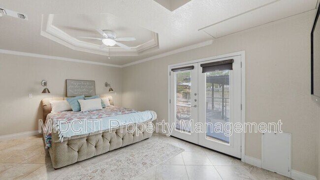 Building Photo - 156 Trelawney St