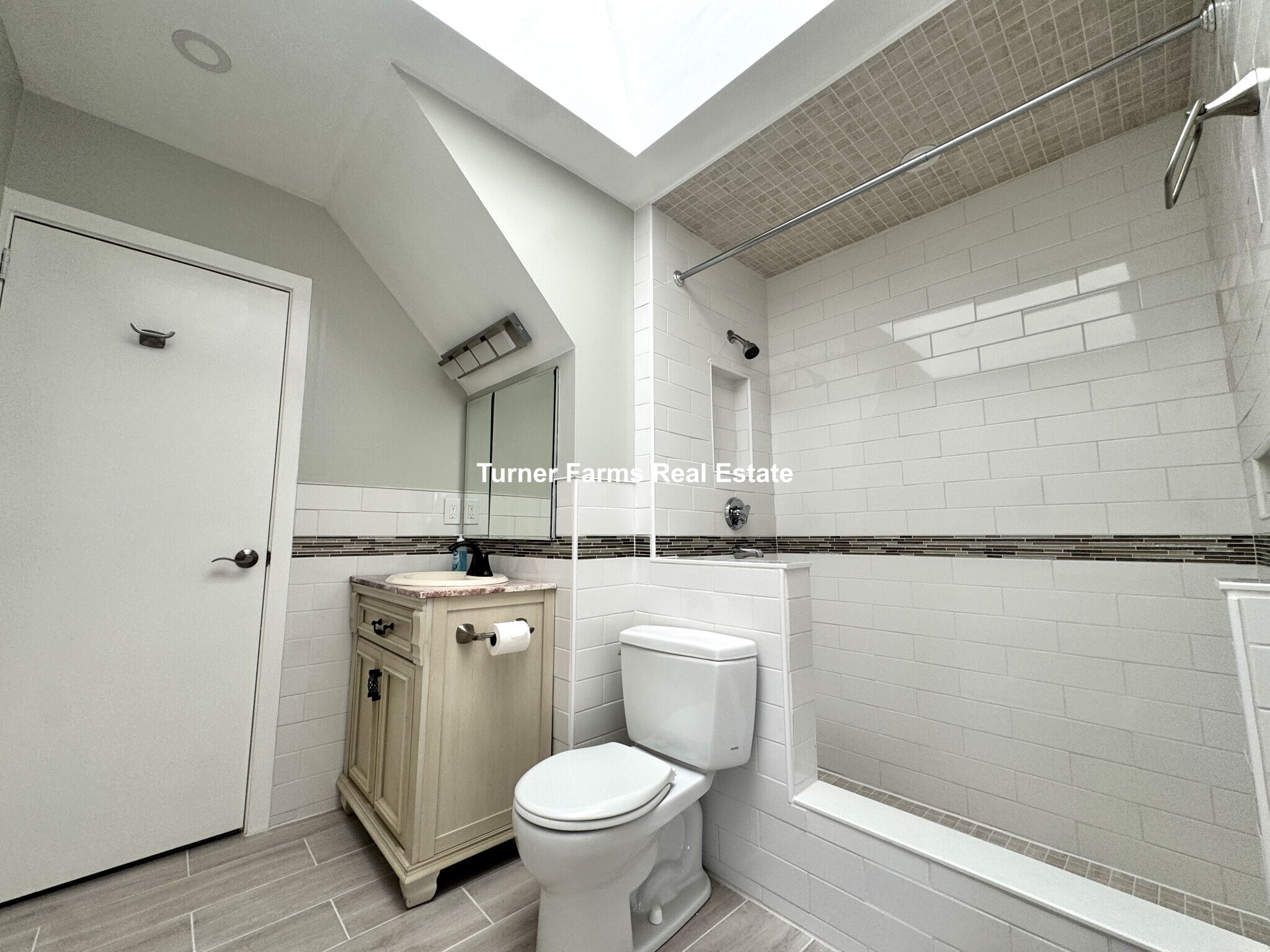 Building Photo - 62 Upland Rd