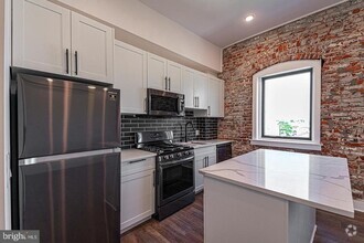 Building Photo - 1211 Bainbridge St