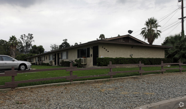 Primary Photo - Unique Apartments