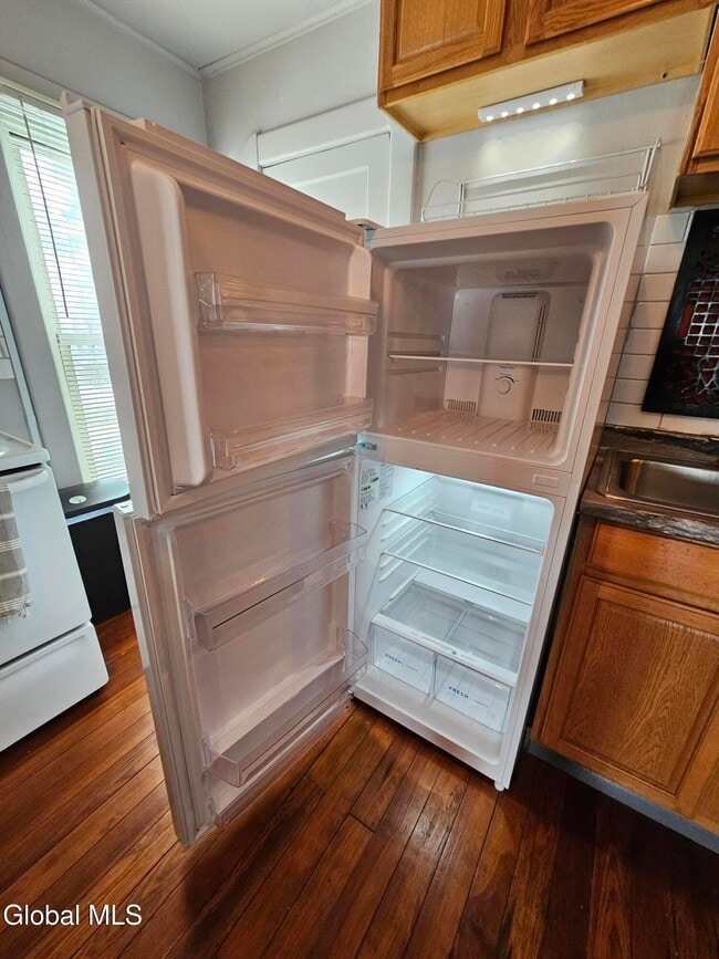 Building Photo - 51 Sacandaga Rd